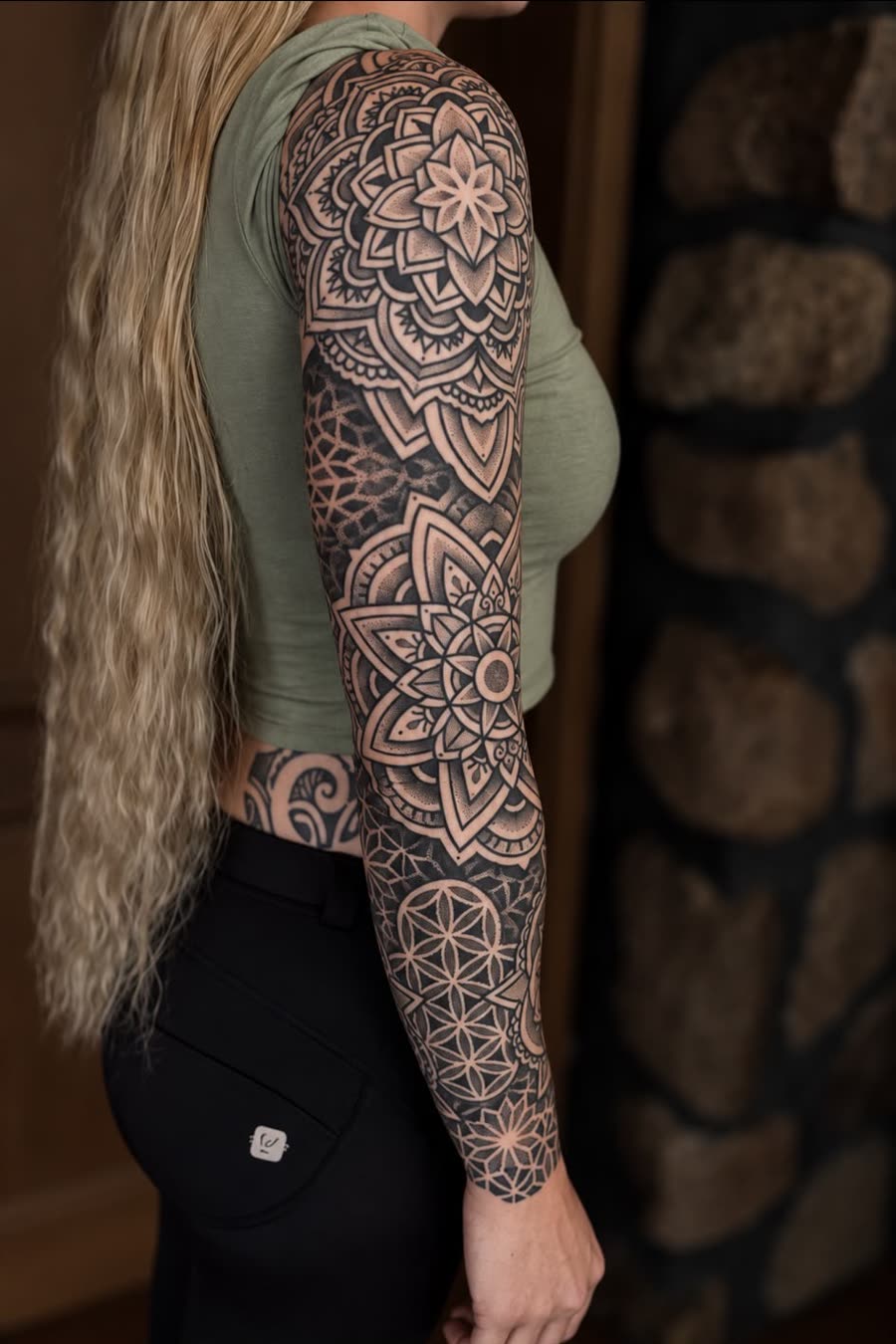 Mandala-Sleeve mit Blumen-Ornamenten – Tattoo aus Bad Bramstedt